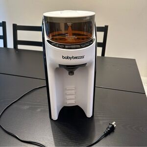 Baby Brezza FRP0046 Formula Pro Advanced Maker White Good Working Condition